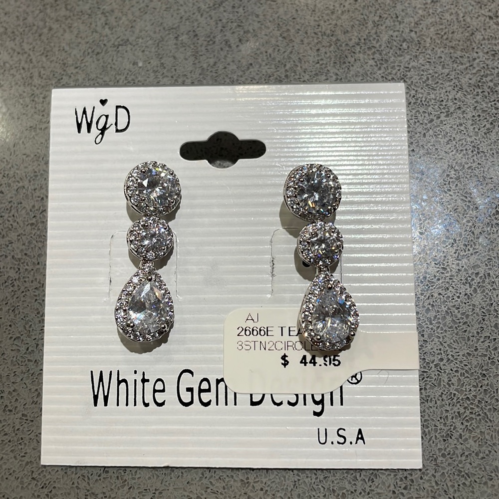 NWT Silver Bridal Teardrop Earrings